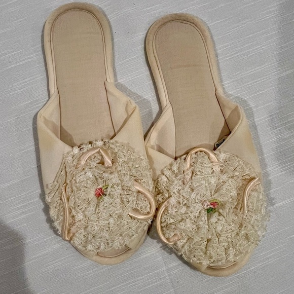 Mayde’s Shoes - Vintage Mayde’s size 7 peep-toe boudoir slippers